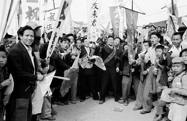 “解放”與“反攻”—50年代兩岸青年參軍對(duì)比