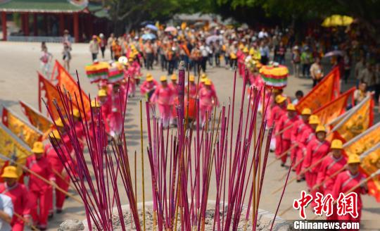 臺(tái)灣瑞安宮230余名媽祖信眾至湄洲島謁祖