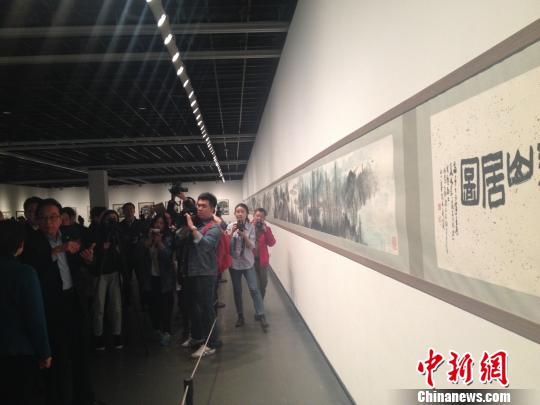 臺(tái)灣畫(huà)家江明賢杭州展36米長(zhǎng)《新富春山居圖》