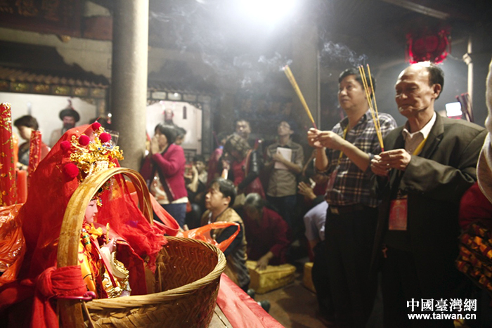 媽祖信眾進(jìn)香祈福