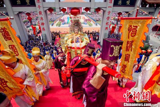 兩岸媽祖信眾“媽祖故鄉(xiāng)”湄洲島春祭媽祖