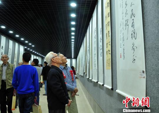 “兩岸詔安當(dāng)代臺緣書畫家作品展”揭幕吳伯雄題詞