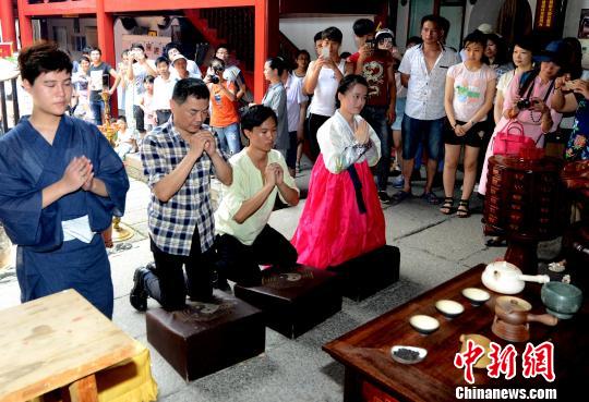 端午節(jié)，福州三坊七巷郎官巷天后宮舉行“萬國茶幫拜媽祖“祭祀典禮。　記者劉可耕 攝