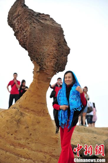 臺灣搶救野柳“女王頭” 護(hù)頸團(tuán)隊大揭密