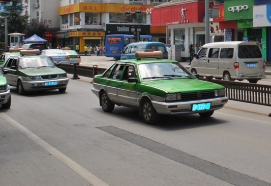 麗江17年間禁止新增計程車 一輛車轉(zhuǎn)讓費超百萬