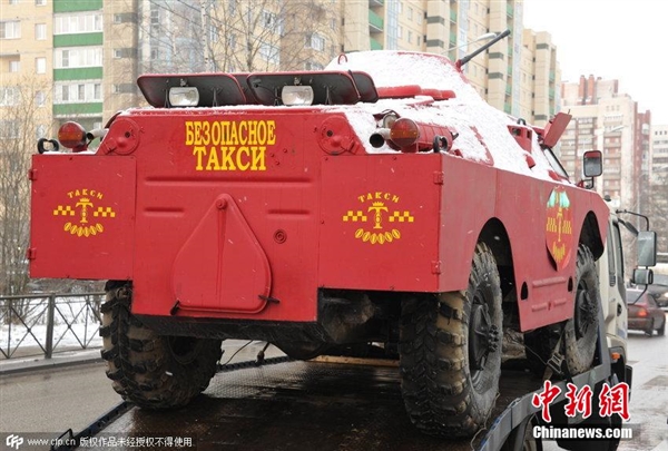 看戰(zhàn)鬥民族的計程車 由前蘇聯(lián)裝甲車改造