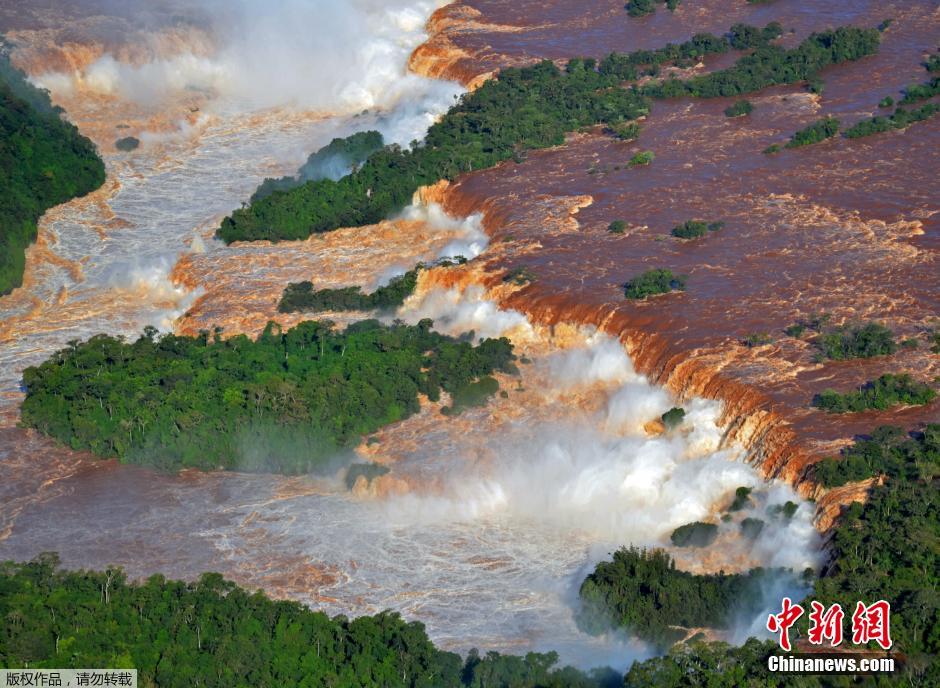 阿根廷伊瓜蘇瀑布爆發(fā)特大山洪 多條道路中斷