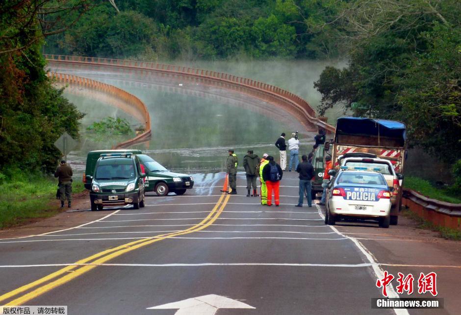 阿根廷伊瓜蘇瀑布爆發(fā)特大山洪 多條道路中斷