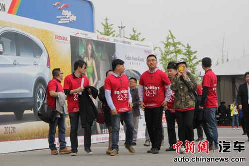 特斯拉準(zhǔn)車主北京車展維權(quán)抗議ModelS推遲交付