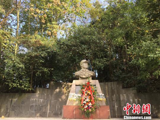 圖為位於貴州省貴陽市花溪公園內(nèi)的戴安瀾將軍衣冠冢。　楊茜 攝