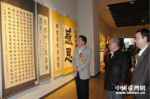 劉耿、李家堯等參觀書(shū)畫(huà)展