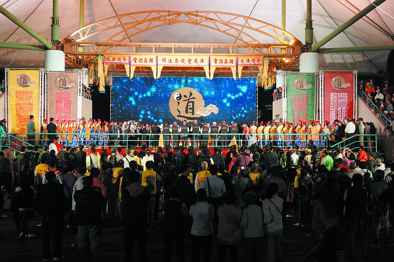 臺灣新北市新莊體育館神尊安座現(xiàn)場