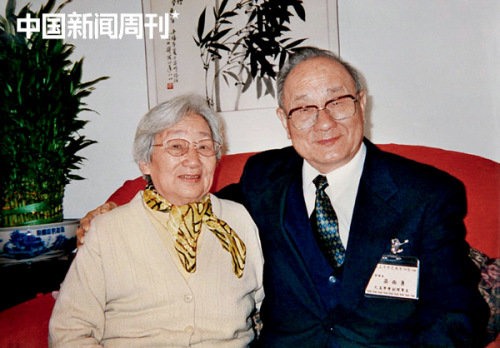 2002年，梁尚勇隨臺(tái)灣孔孟學(xué)會(huì)代表團(tuán)來大陸做學(xué)術(shù)交流，與姐姐梁尚智在分別56年後第一次見面。 圖|口述者提供