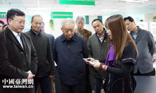 盛華仁與德陽海峽兩岸青年創(chuàng)業(yè)園的臺灣創(chuàng)業(yè)青年交流