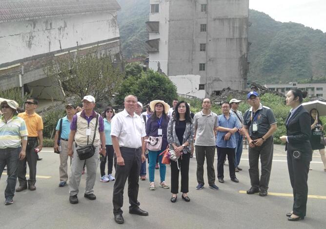 臺(tái)北市基層代表參訪團(tuán)一行考察北川老縣城地震遺址