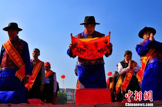 祭、陪祭與各公廟代表虔誠(chéng)祭拜