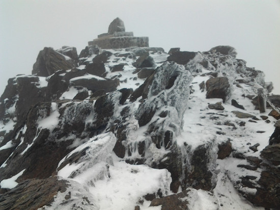 冷氣團(tuán)南下臺(tái)灣第一高峰玉山下雪（圖）