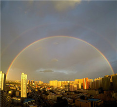 太原雨後現(xiàn)雙彩虹景觀