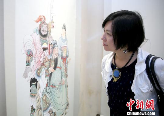 臺灣獨(dú)臂工筆畫家陳振益辦展 期待與大陸同行交流