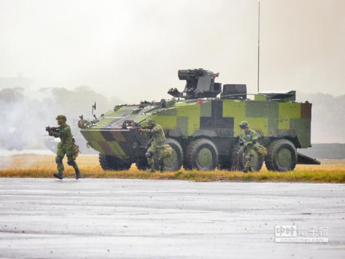 臺軍春節(jié)戰(zhàn)備操演雷霆2000多管火箭車首秀