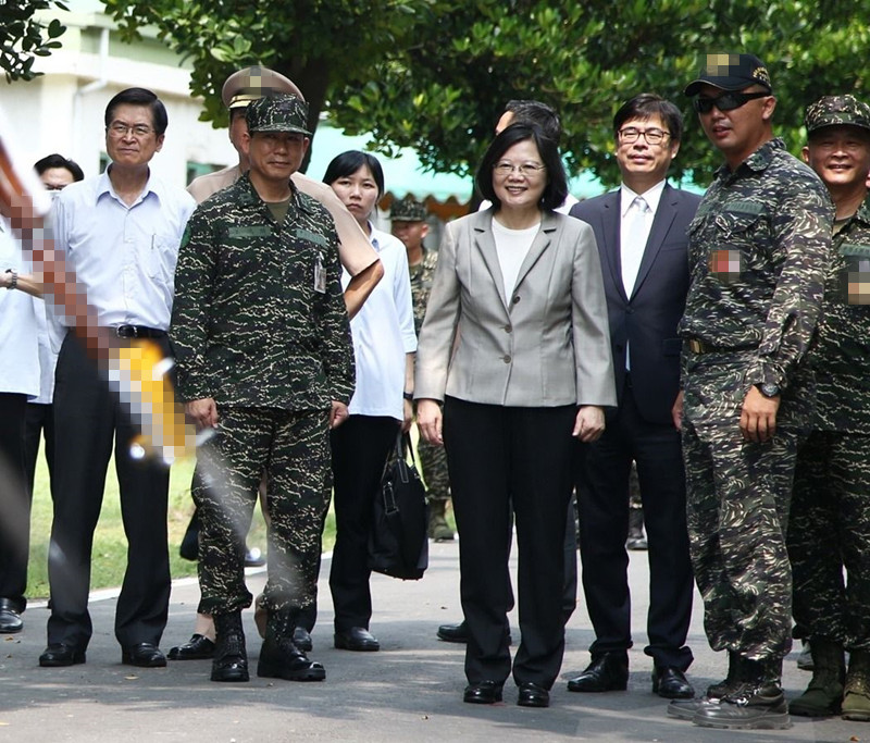 臺(tái)海軍陸戰(zhàn)隊(duì)開(kāi)始換裝 新款虎斑迷彩野戰(zhàn)服登場(chǎng)