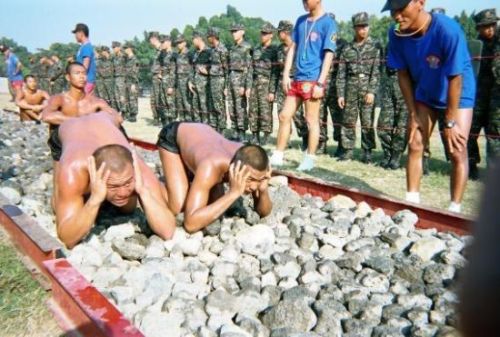 臺(tái)海軍陸戰(zhàn)隊(duì)蛙人爬過“天堂路”