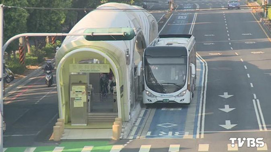 臺(tái)灣大客車鬧司機(jī)荒 月薪近萬沒人做(圖)