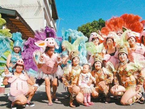 1歲跳到80歲新北一小區(qū)居民“瘋森巴”（圖）