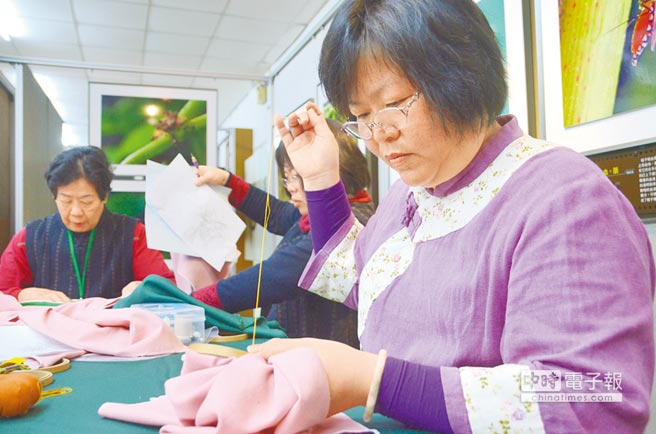 臺(tái)志工媽媽手繡內(nèi)衣做生日禮物為媽祖慶生(圖)