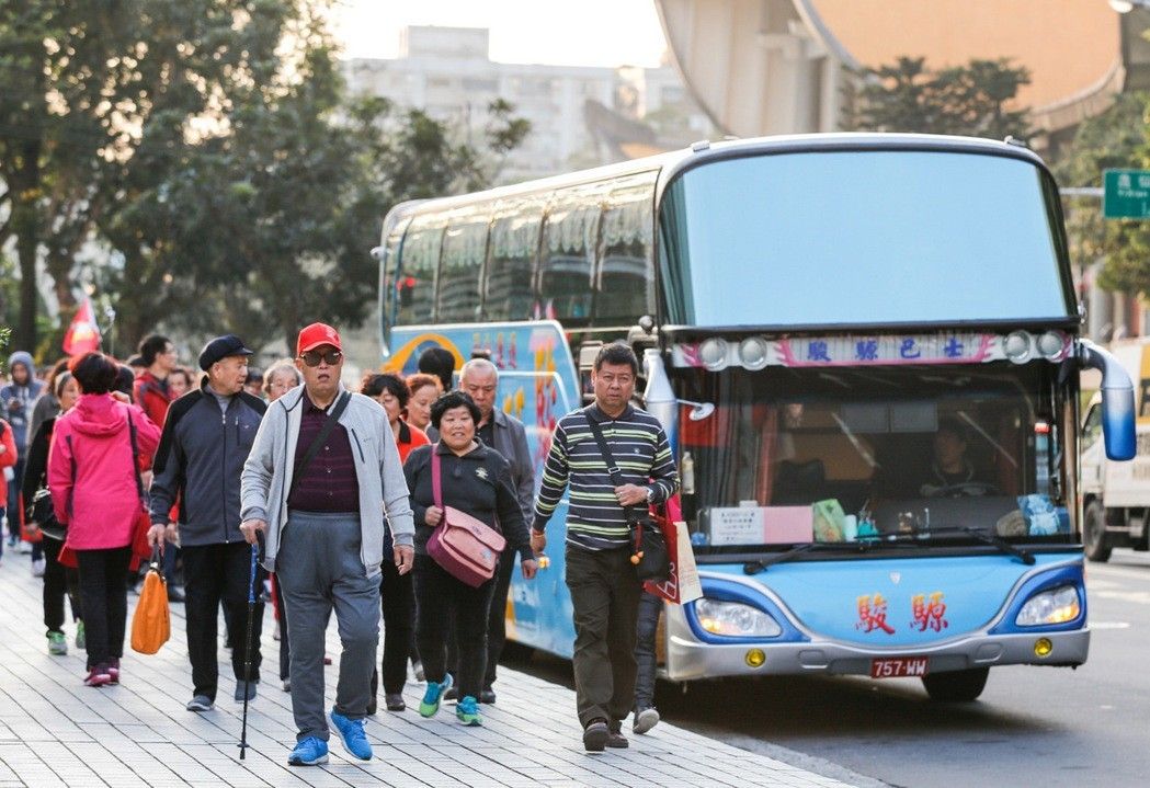 臺灣遊覽車司機生意難做擬到交通主管部門“拋錨”