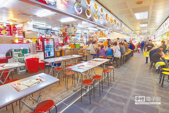 陸客來臺人數(shù)銳減，士林夜市用餐時間店家冷清