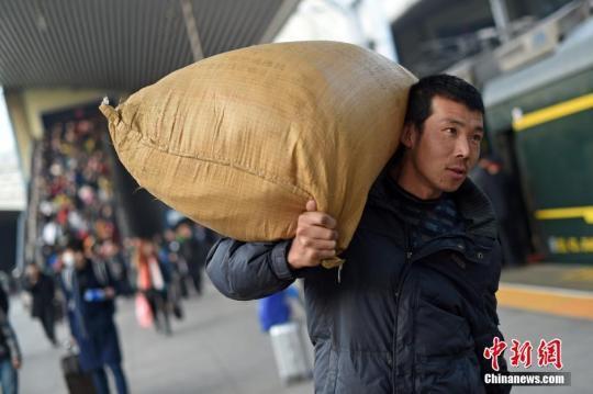 今年春運將增加1億人次 2月5日起出現(xiàn)客流高峰