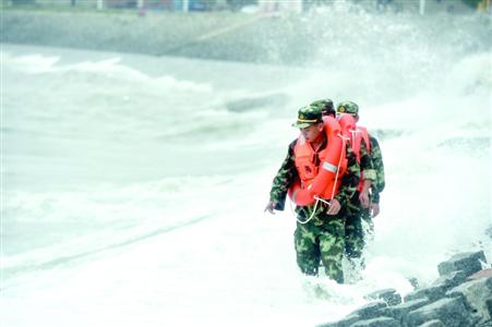 颱風(fēng)尼伯特威力四級(jí)連降 上海今起連下3天暴雨