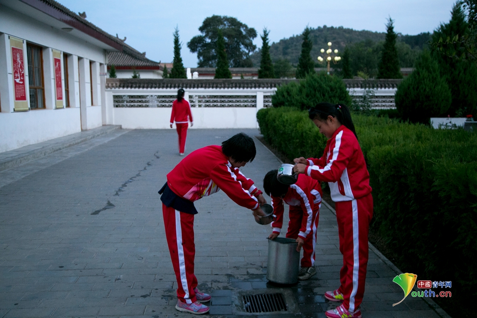 【網(wǎng)路媒體走轉(zhuǎn)改】恰同學(xué)少年：群山掩不住紅軍小學(xué)的朗朗書聲