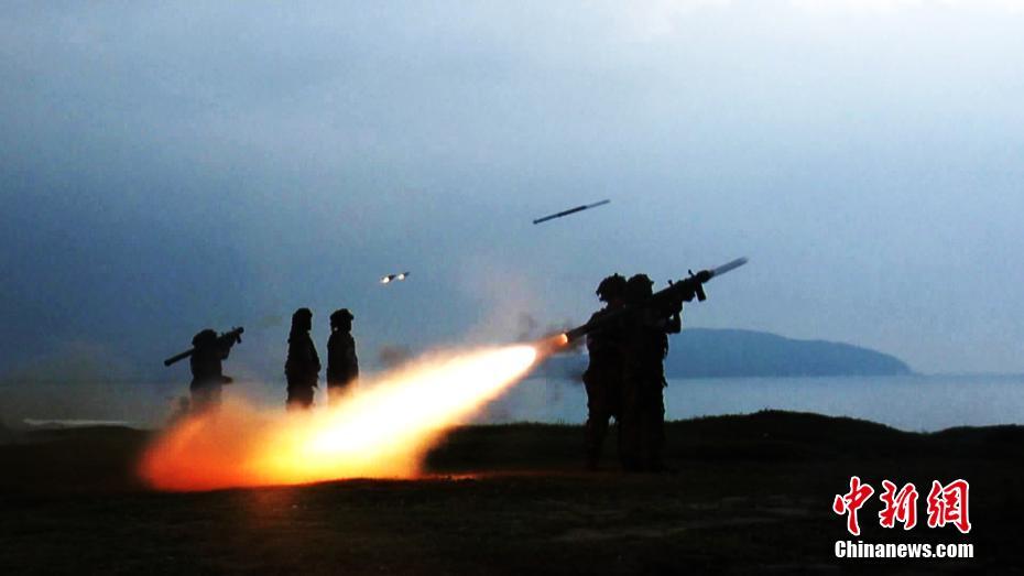 海軍陸戰(zhàn)隊(duì)在粵西海域舉行實(shí)戰(zhàn)化演練