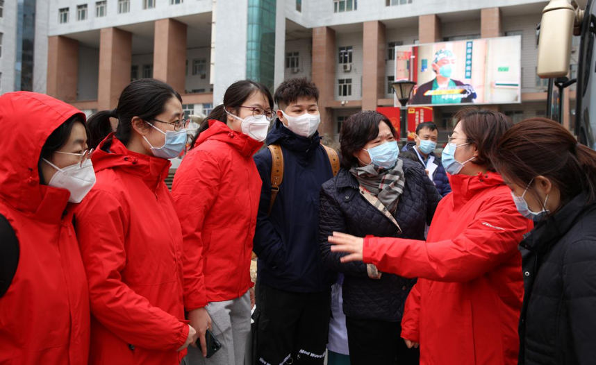 　　3月29日，哈爾濱醫(yī)科大學(xué)附屬第一醫(yī)院醫(yī)護(hù)工作者再馳援吉林。受訪者供圖