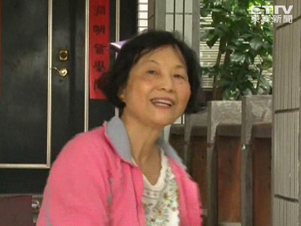 臺(tái)媒曝葉世文妻子勤儉生活 吃60元自助餐穿百元衣