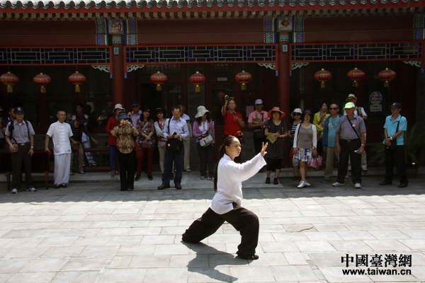 臺(tái)灣南部社區(qū)工作者走進(jìn)什剎海柳蔭街社區(qū)參訪交流