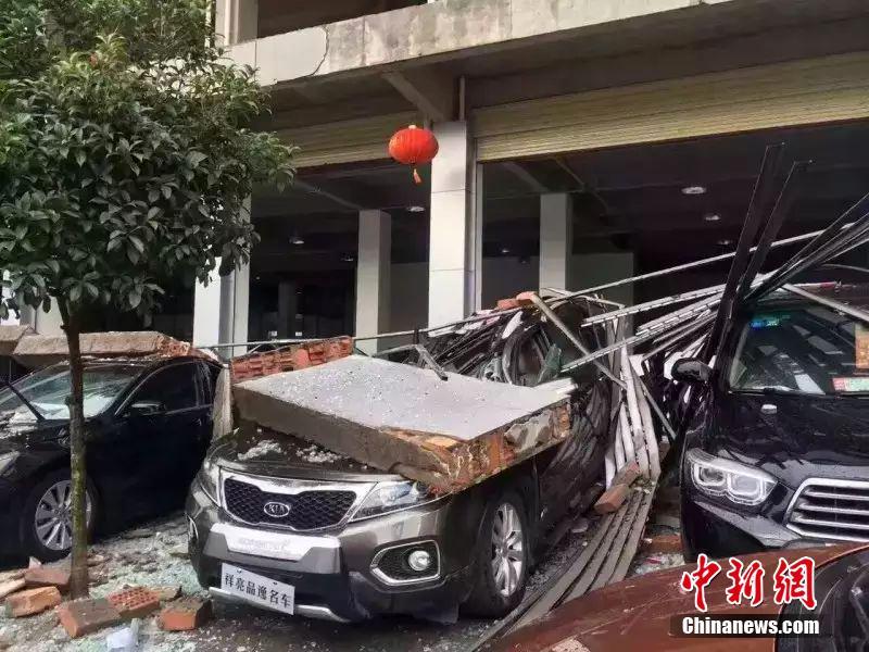 桂林臨桂突遭狂風(fēng)暴雨襲擊 二手車市場損失慘重