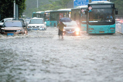 深圳因地下水管問題多多，每逢暴雨都會造成多處積水。（香港《東方日報》網(wǎng)站）