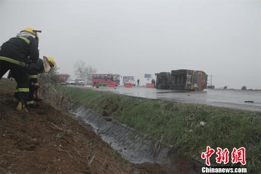 消防官兵緊急處置陳綴攝