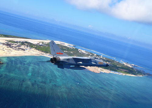 資料圖片：中國(guó)空軍出動(dòng)殲擊機(jī)、殲轟機(jī)、預(yù)警機(jī)編成中方空軍戰(zhàn)鬥群，跨境參加中俄“海上聯(lián)合－2015（Ⅱ）”軍事演習(xí)。