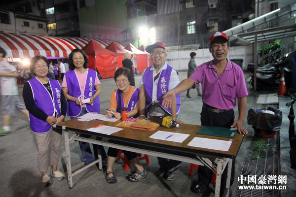 臺灣基隆社區(qū)居民讚大陸殘疾人藝術(shù)團演出