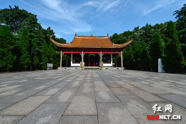 1939年由岳王廟改建而成的第四路軍陣亡將士麓山忠烈祠。